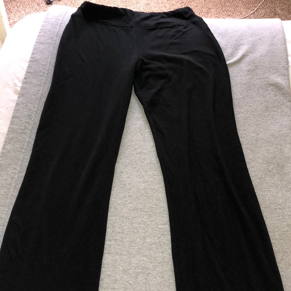 BLACK STRETCHY YOGA PANTS
